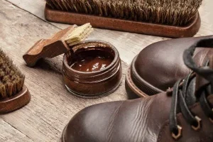 هر چند وقت یک‌بار باید کفش چرم زنانه را تمیز کنیم؟