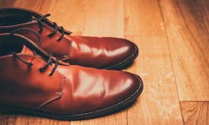 چگونه از کفش چرم نگهداری کنیم؟